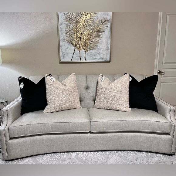 1-NWT CALLISTO HOME BOUCLE DECORATIVE
THROW PILLOW (Read description for detail) - Picture 8 of 15